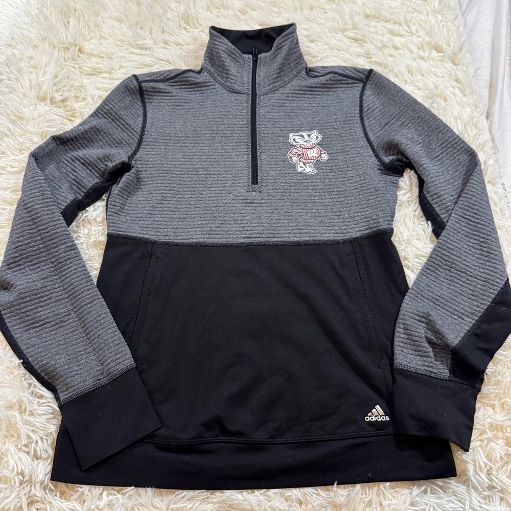 W57. Women’s Adidas Wisconsin badgers Gray and Black Quarter-Zip Pullover (s)